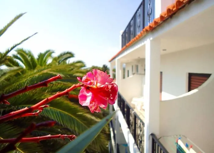Hotel Bruskos &