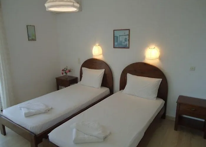 Bruskos & Hotel 3*