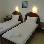 Bruskos & Hotel 3*