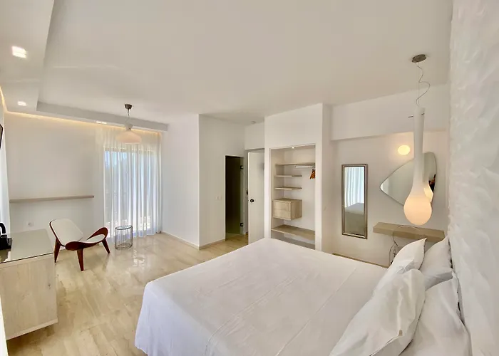 Bruskos & Otel 3*