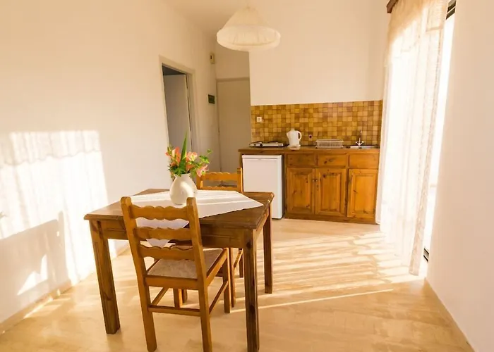 Bruskos & Otel 3*