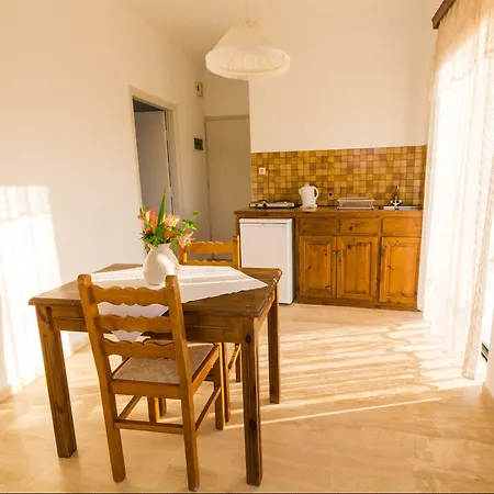 Bruskos & アギオス・ゲオルギオス