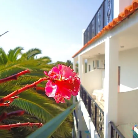 Hotel Bruskos & 3*