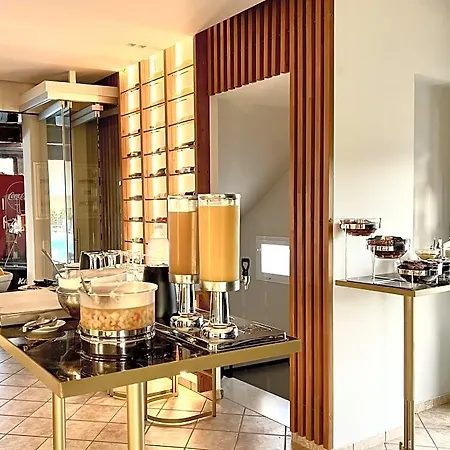 Bruskos & Hotel 3*