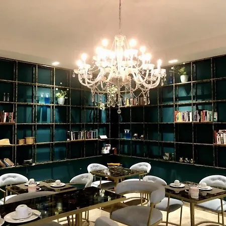 Bruskos & Hotel 3*