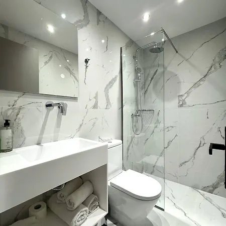 Hotel Bruskos & 3*