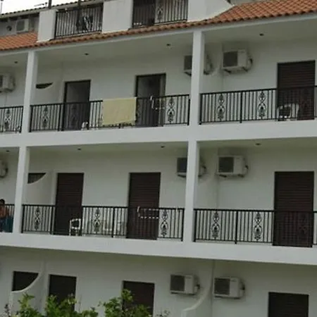 Hotel Bruskos &
