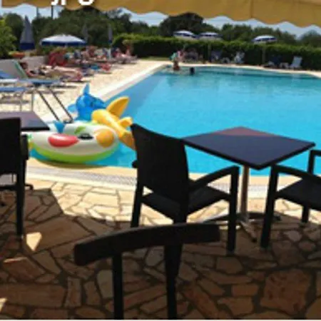 Bruskos & Hotel 3*