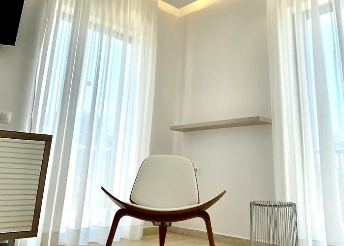 Hotel Bruskos & 3*