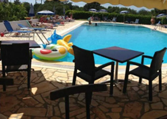 Bruskos & Hotel 3*