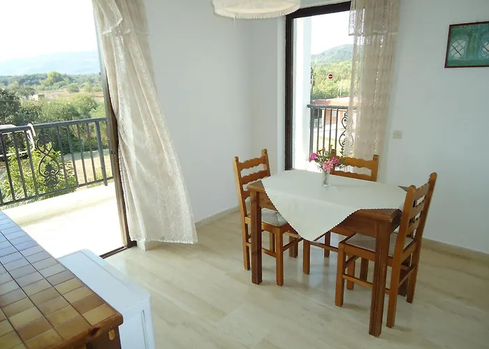 Hotel Bruskos & 3*